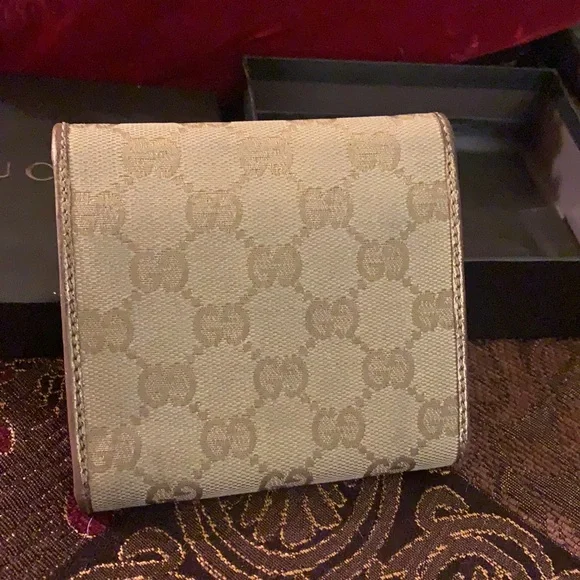 Authentic Gucci GG trifold bow wallet - Picture 3 of 14